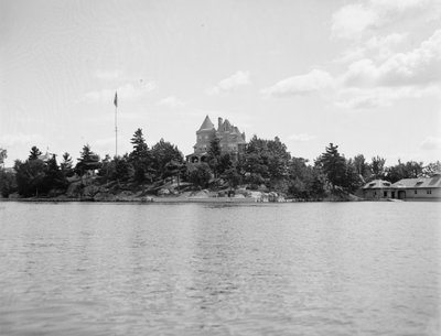 Neh Mahbin、ニューヨーク、サウザンドアイランズ、c.1900-20 作： Detroit Publishing Co.